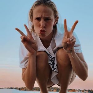 Meet your Posher, Ava